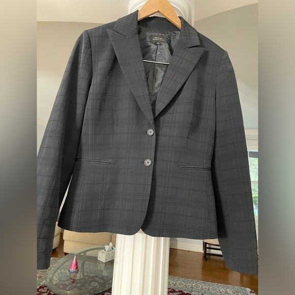 Tahari Arthur Levine women’s size 10 shawl Coaller black pin striped two buttons - Picture 1 of 4